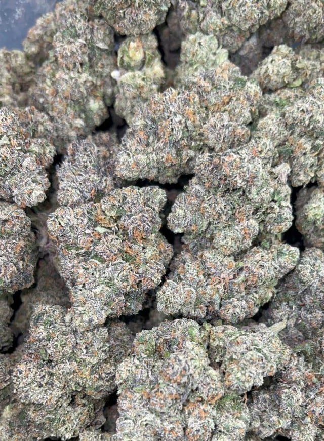 frozen-grapes-v0-e8e7gfwayrpf1